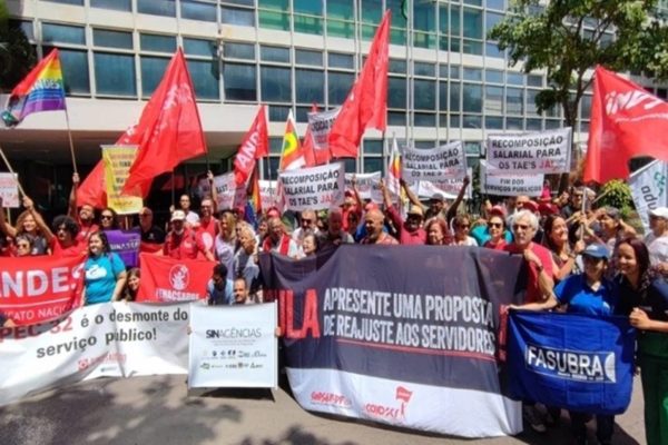 Servidores marcam paralisação para a próxima quarta e pedem reajuste de auxílios