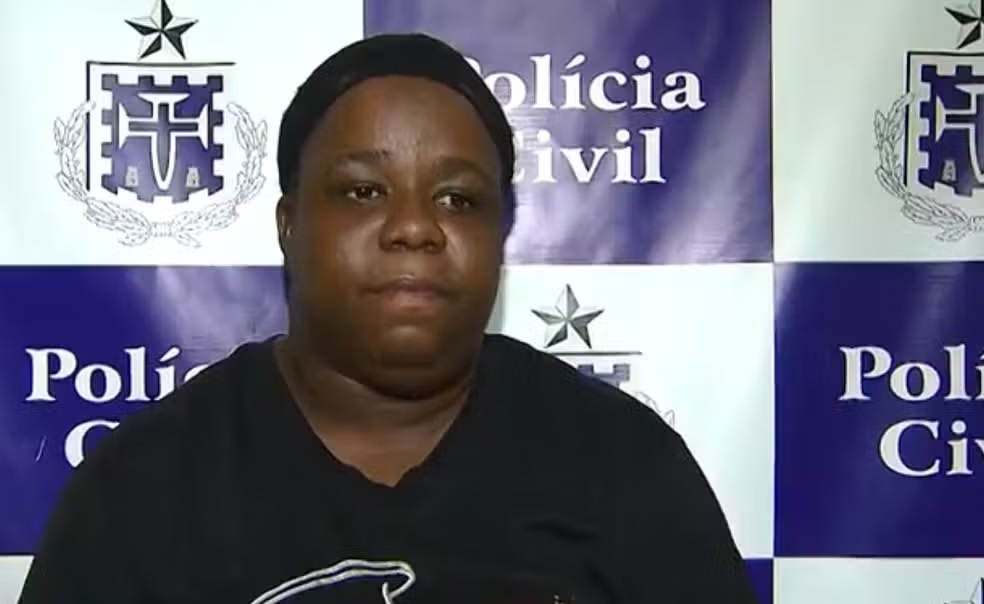 Justiça concede prisão domiciliar a acusada de envenenar mãe e duas filhas por interesse em marido da vítima na Bahia