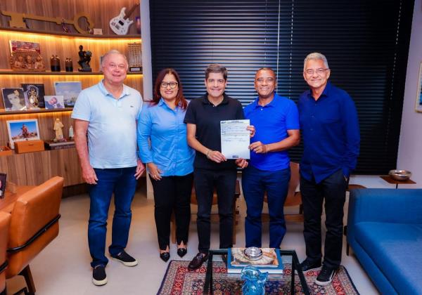 ACM Neto filia pré-candidato a prefeito de Simões Filho ao União Brasil