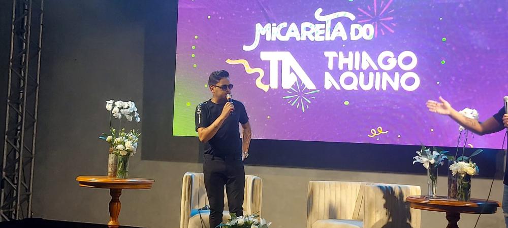 Thiago Aquino homenageia motoboys em seu arrastão na Micareta de Feira de Santana