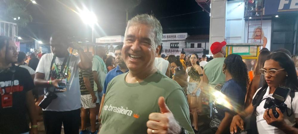 Durante a Micareta de Feira, Zé Neto fala sobre possibilidade de um diálogo entre Colbert e Jerônimo