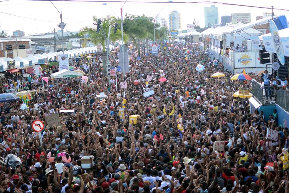 Terceiro dia da Micareta de Feira começa com apresentações mais cedo