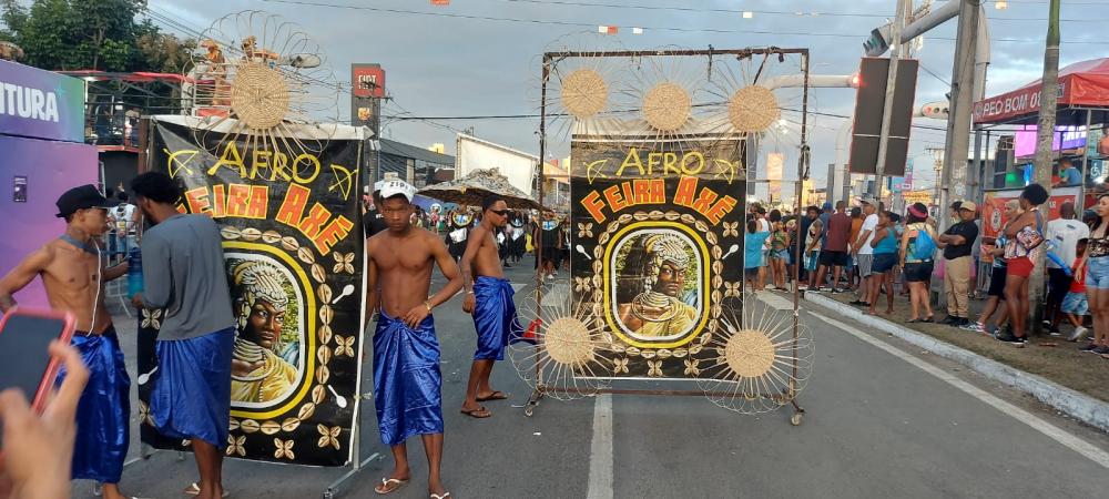 Bloco Afrofeira Axé mostra a cultura africana no Circuito Maneca Ferreira