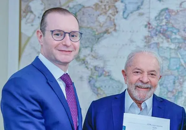 Zanin atende a Lula e suspende desoneração da folha de empresas e Prefeituras