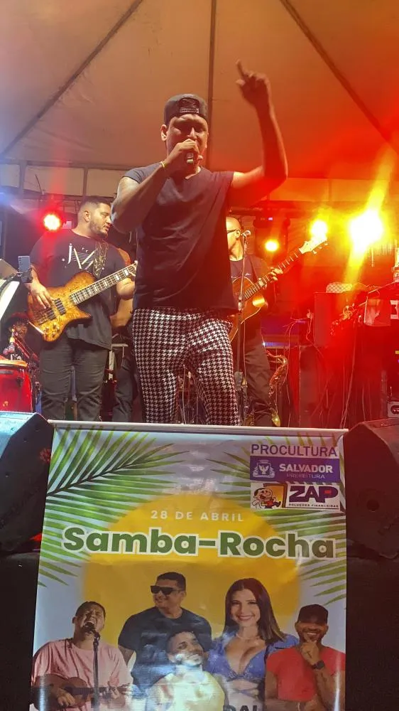 Cantor Fábio Aquino se apresentou na Capelinha de São Caetano, em Salvador