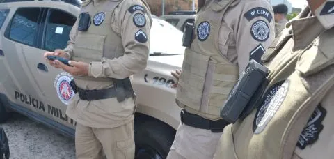 Mais de 400 câmeras corporais já estão acoplados em fardas de policiais