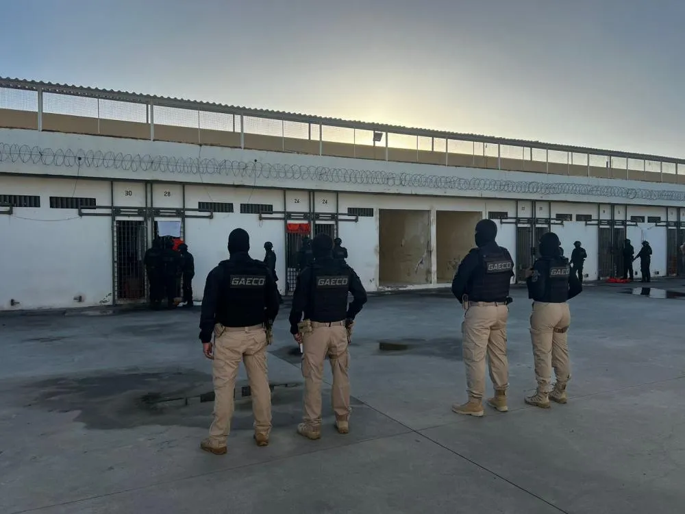 Líderes de facções criminosas de Feira de Santana são transferidos para presídio de segurança máxima