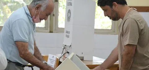 O comportamento do eleitor brasileiro com base em big data e pesquisa