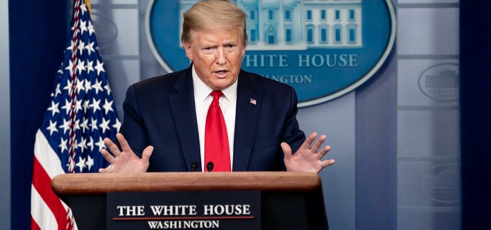 Coletiva de imprensa de Trump é interrompida após tiroteio nos arredores da Casa Branca