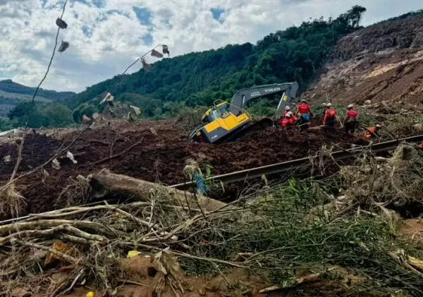 Bombeiros da Bahia recuperam mais um corpo de vítima das enchentes no RS