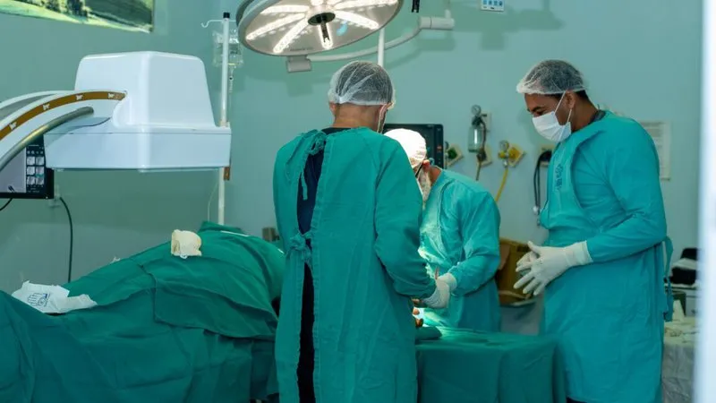 Sesab acusa Prefeitura de Teixeira de Freitas de descumprir contrato para cirurgias ortopédicas; confira