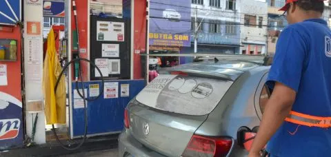 Gasolina tem redução de 4% no preço para distribuidoras baianas