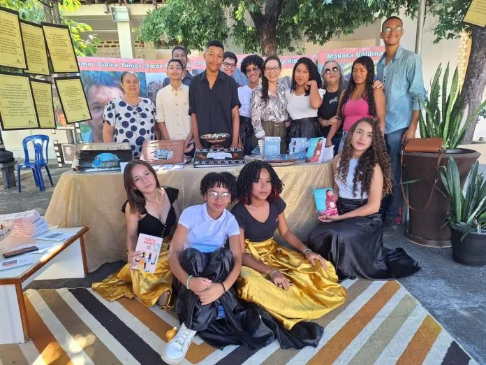 Mais de 2 mil estudantes da rede estadual participam da Feira Literária de Bom Jesus da Lapa