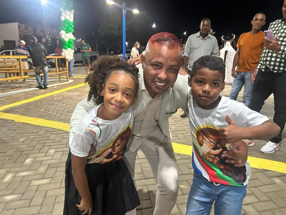 Vitor do Posto inaugura praça na comunidade do Quilombo, em Santanópolis 