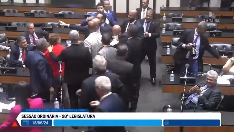 Discussão sobre "PL do Aborto" termina em briga entre deputados na Assembleia Legislativa da Bahia; segurança foi acionada