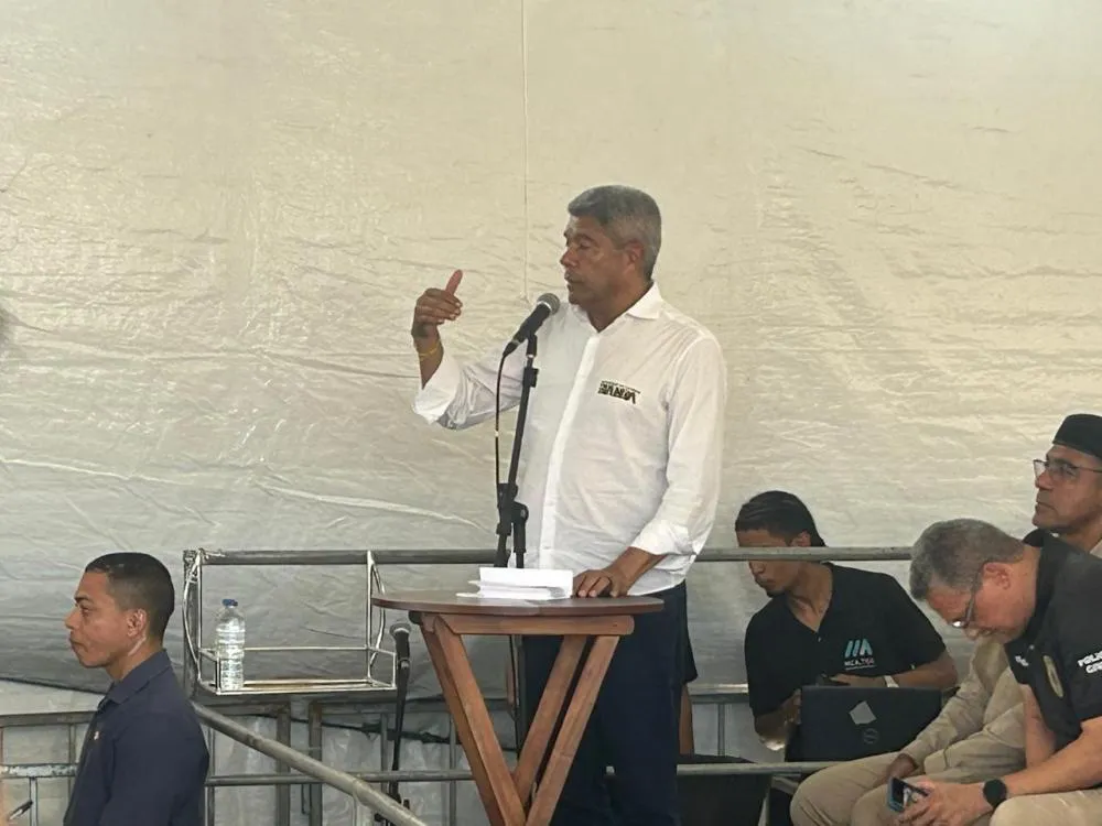 Em Irará, governador responde questionamentos sobre Feira de Santana