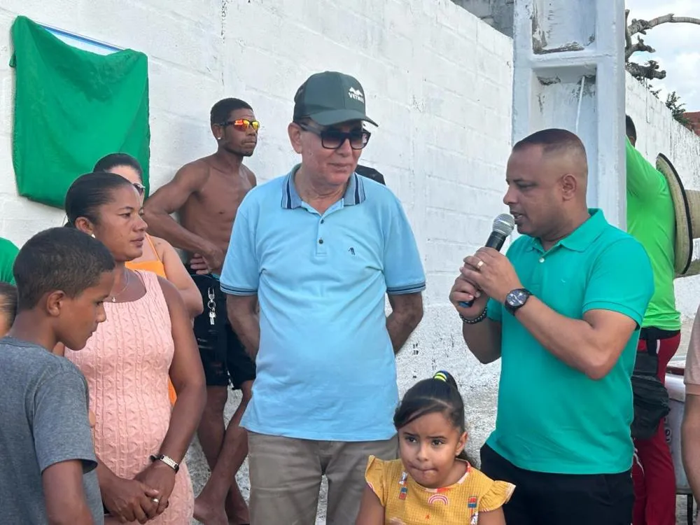 Prefeito de Santanópolis entrega obra da Rua José de Jesus Santana 