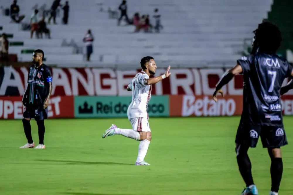 Flu de Feira vence clássico e reassume a liderança do Baianão Série B
