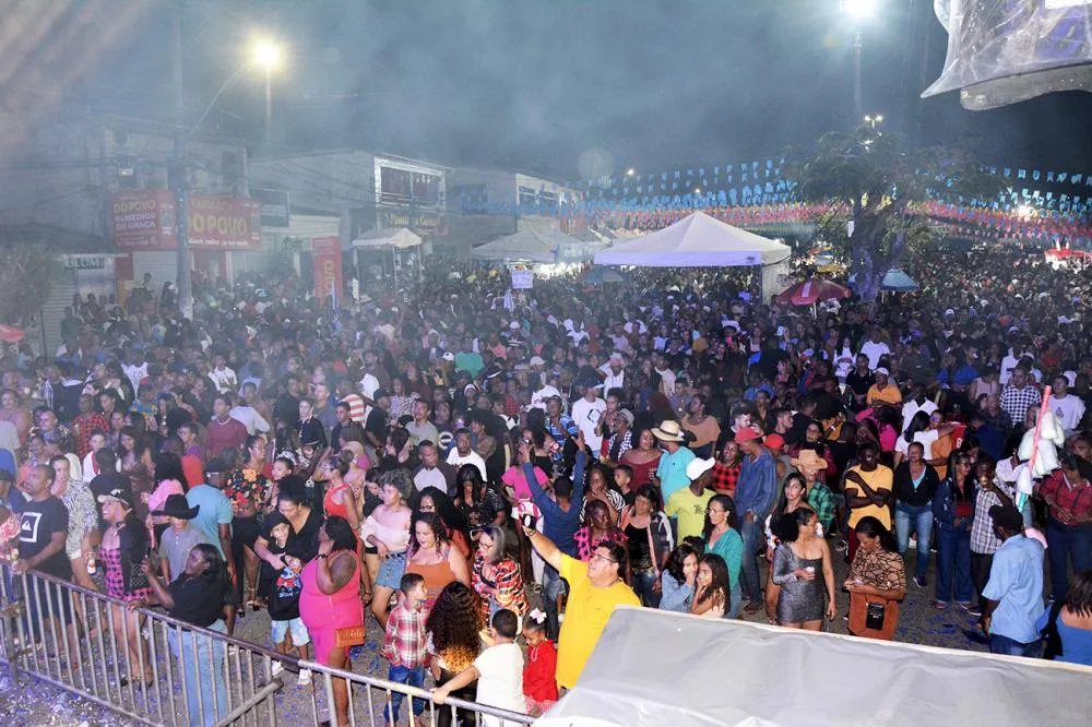 Última noite do São Pedro de Humildes é marcada por alegria e tradição