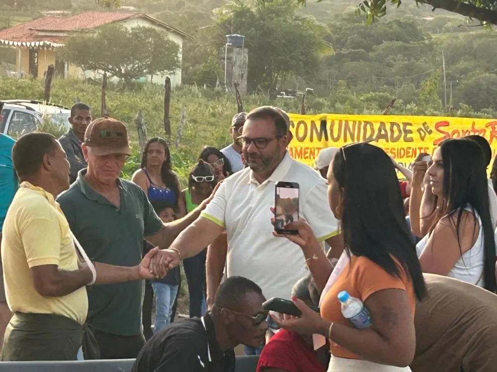 Junior Piaggio inaugura Praça e água na comunidade de Santa Rosa e fala sobre novas obras