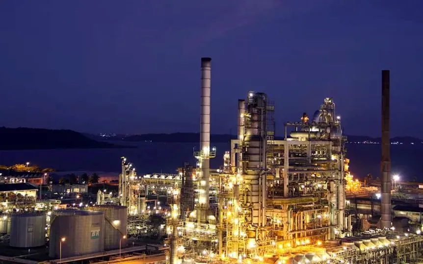 Com indiciamento de Bolsonaro, FUP exige cancelamento da venda da RLAM