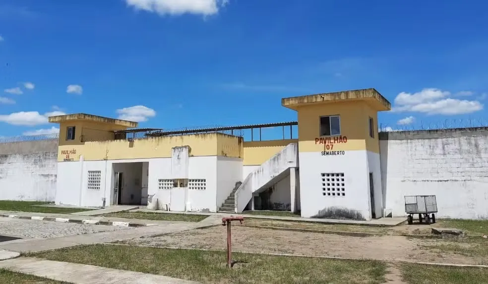 Homem vai à delegacia prestar queixa e acaba preso na Bahia