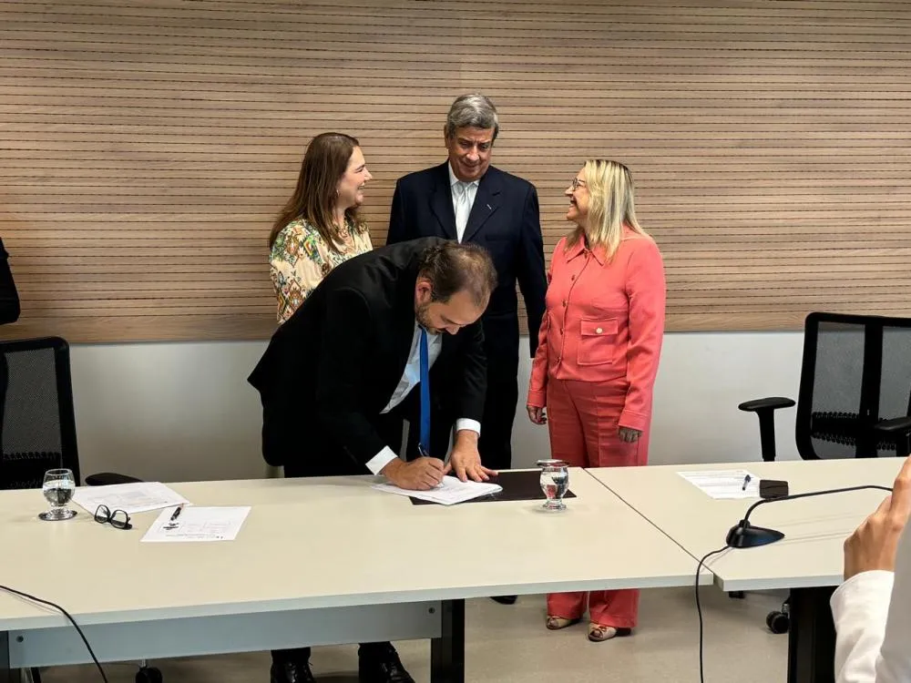 Prefeitura de Feira e TJBA assinam acordo para otimizar processos fiscais com inteligência artificial