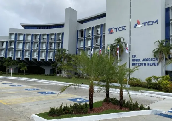 Tribunais baianos empregam ao menos 16 parentes de políticos governistas e de oposição