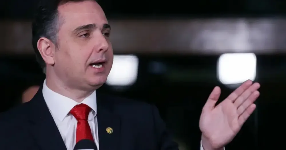 Após apagão, Pacheco defende regulação de Inteligências Artificiais no Brasil