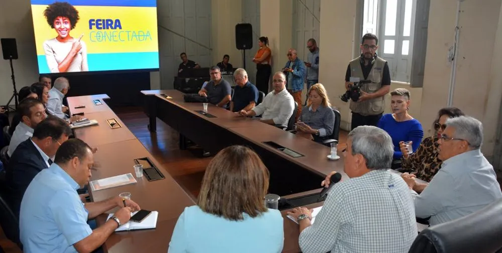 Prefeitura moderniza atendimento às demandas da população com aplicativo Feira Conectada