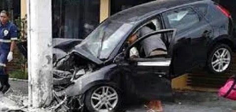 Coelba registra de 1,7 mil colisões de veículos com postes na Bahia este ano