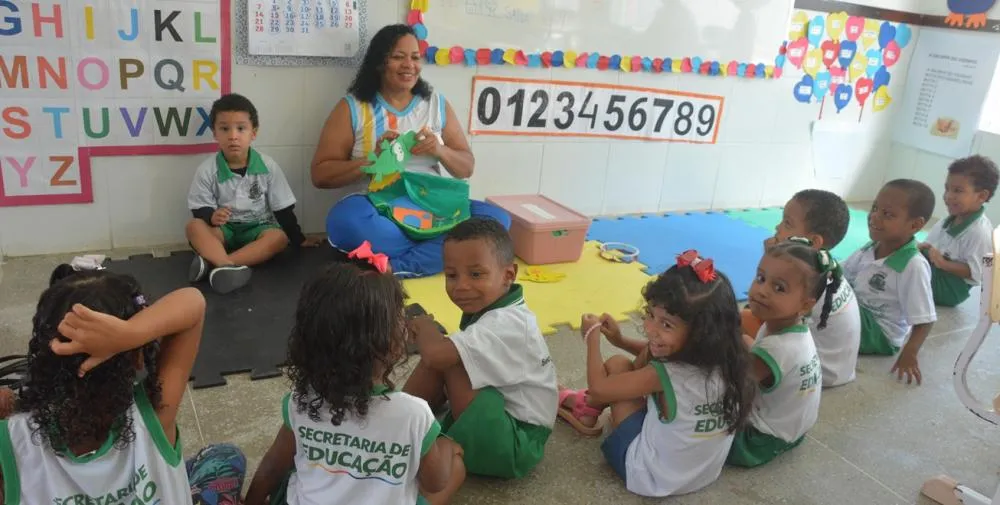 Feira: Nomeados mais 12 professores aprovados em concurso para a rede municipal