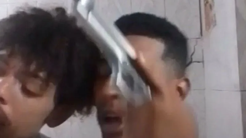 Dupla que fazia mulher grávida refém na Fazenda Grande do Retiro se entrega à polícia