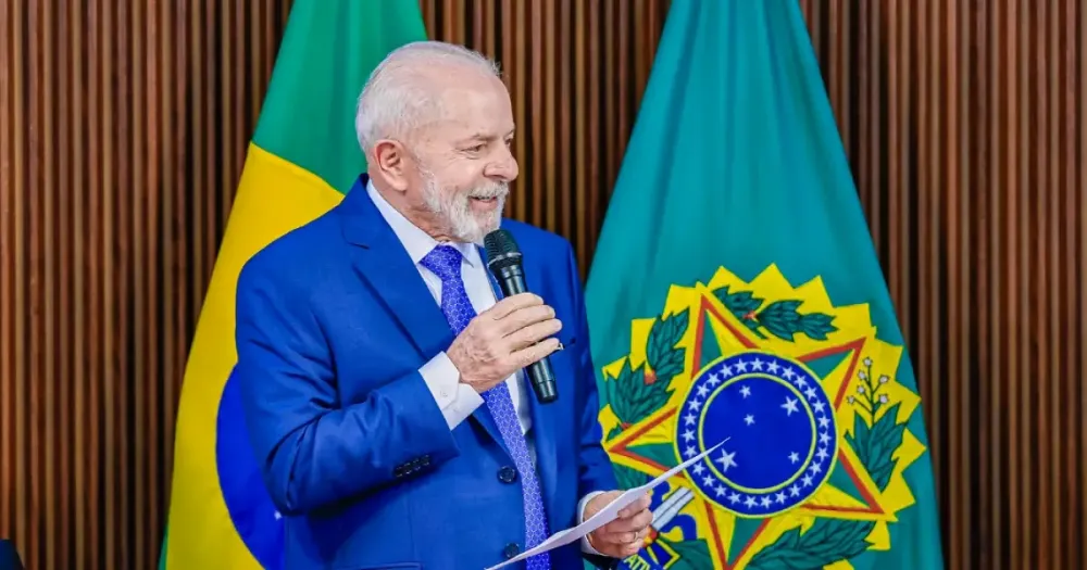 Lula confirma a ministros que devolverá relógio, critica Bolsonaro e avisa TCU