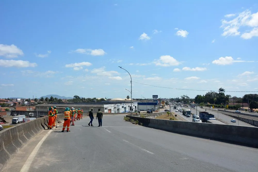 Prefeitura monta força-tarefa para limpeza de viadutos esta semana