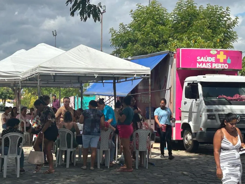 Santa Bárbara leva atendimento médico para a população na praça da Câmara de Vereadores 