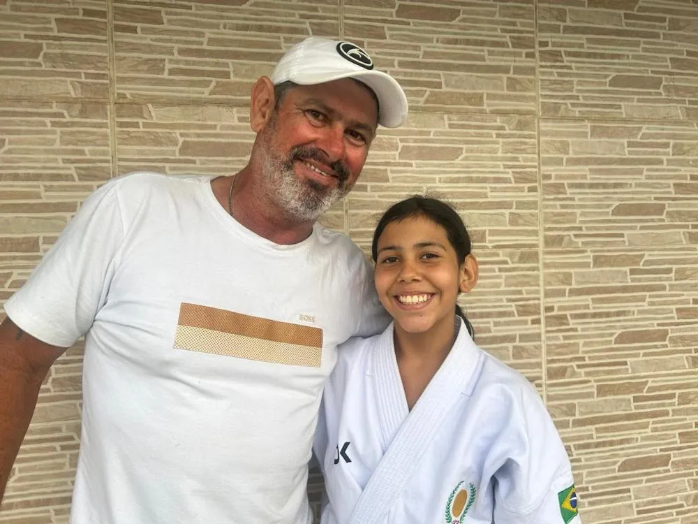 Com dez anos, atleta feirense volta de Mundial de Karatê no Japão com três medalhas 