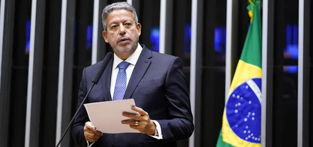 Lira estabelece comissão para acompanhar investigação sobre queda de avião da Voepass