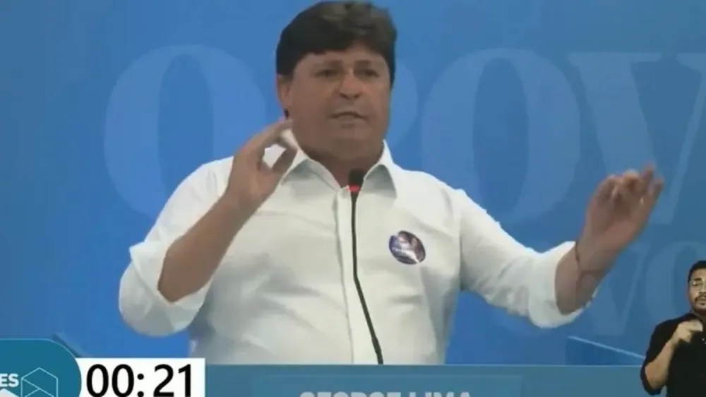 Candidato rebate crítica em debate: "Chupa aqui para ver se sai leite"