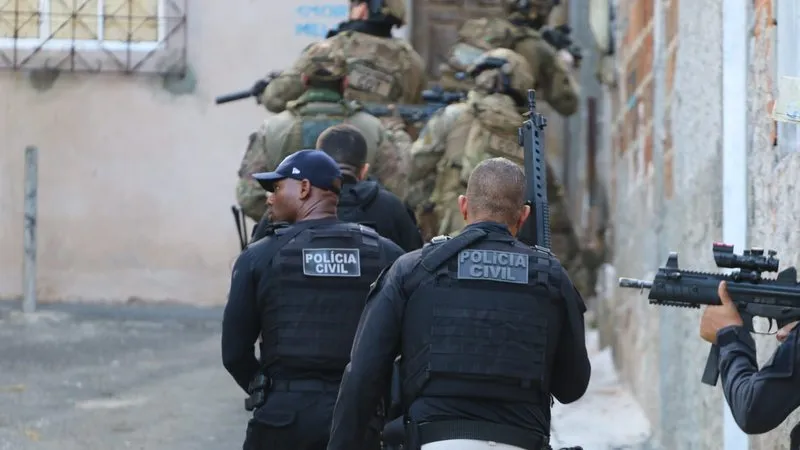 Mais de 20 milhões de brasileiros convivem com facções e milícias no mesmo bairro, diz pesquisa