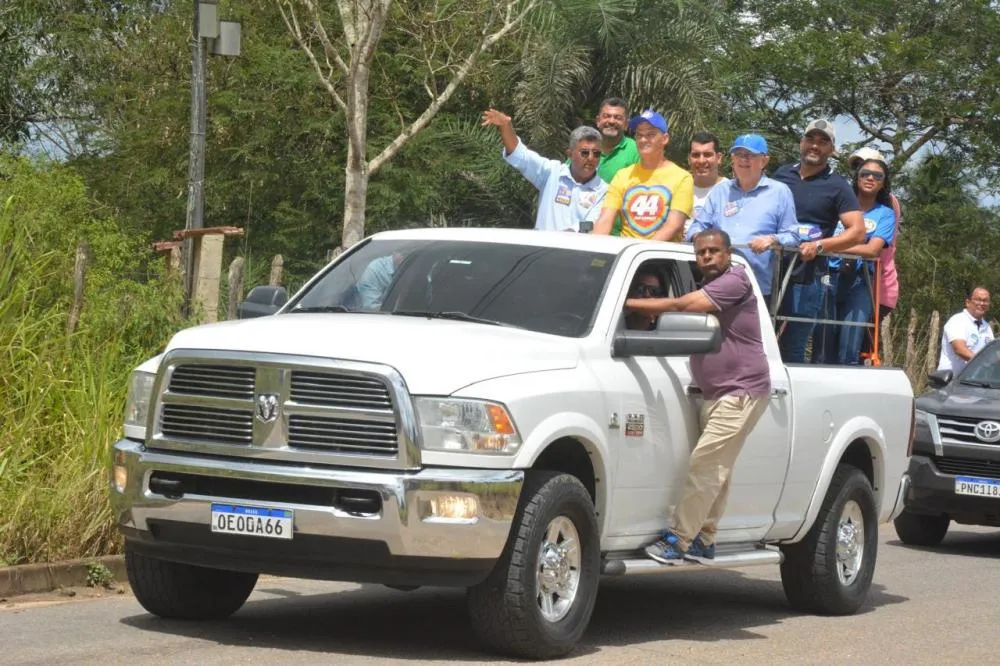 José Ronaldo faz carreata por Jaíba e assume compromisso de implantar novas unidades de saúde nos distritos