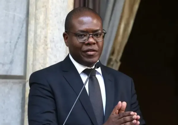 Ministro dos Direitos Humanos, Silvio Almeida é acusado de assédio sexual