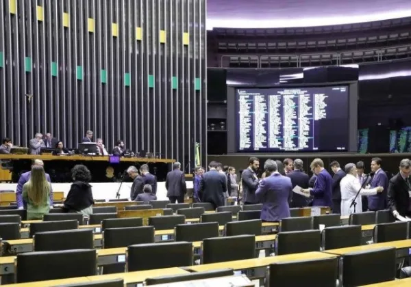 Câmara aprova projeto que aumenta pena de feminicídio para até 40 anos