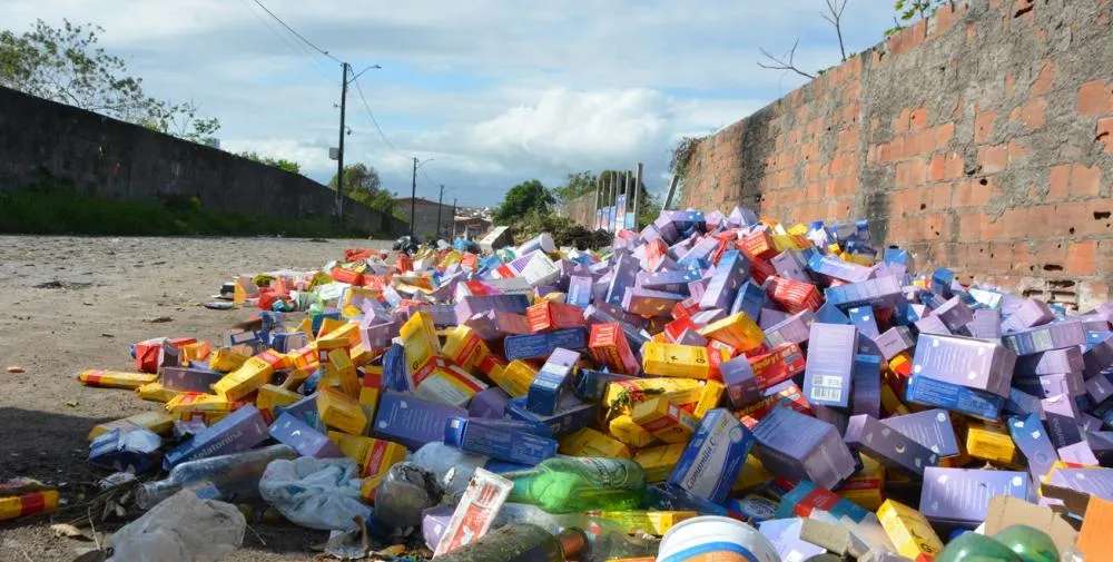 Sesp recolhe medicamentos vencidos descartados irregularmente no Parque Getúlio Vargas