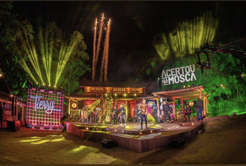 Tierry celebra gravação de DVD em Goiânia