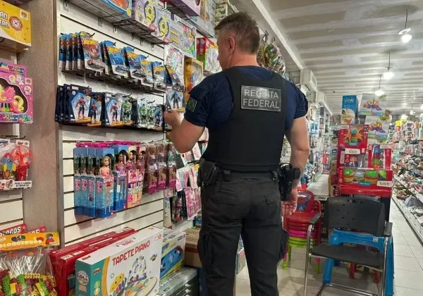 Receita Federal faz apreensão de brinquedos piratas na região do Feiraguay