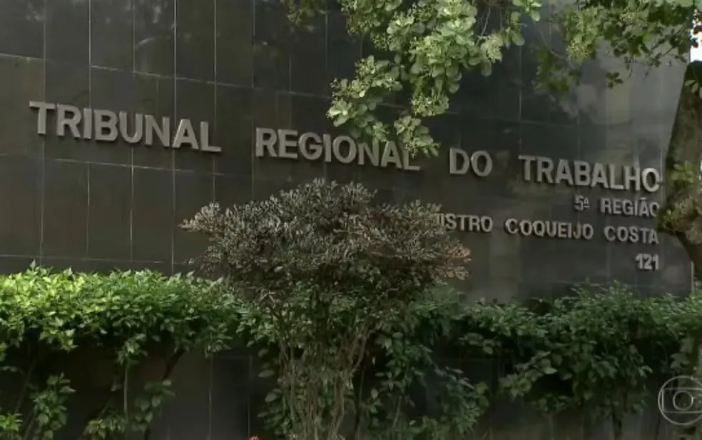 'Urubu de macumba' e 'nega feiticeira': Justiça determina que patrão indenize auxiliar de cozinha em R$ 50 mil na BA por causa de apelidos racistas