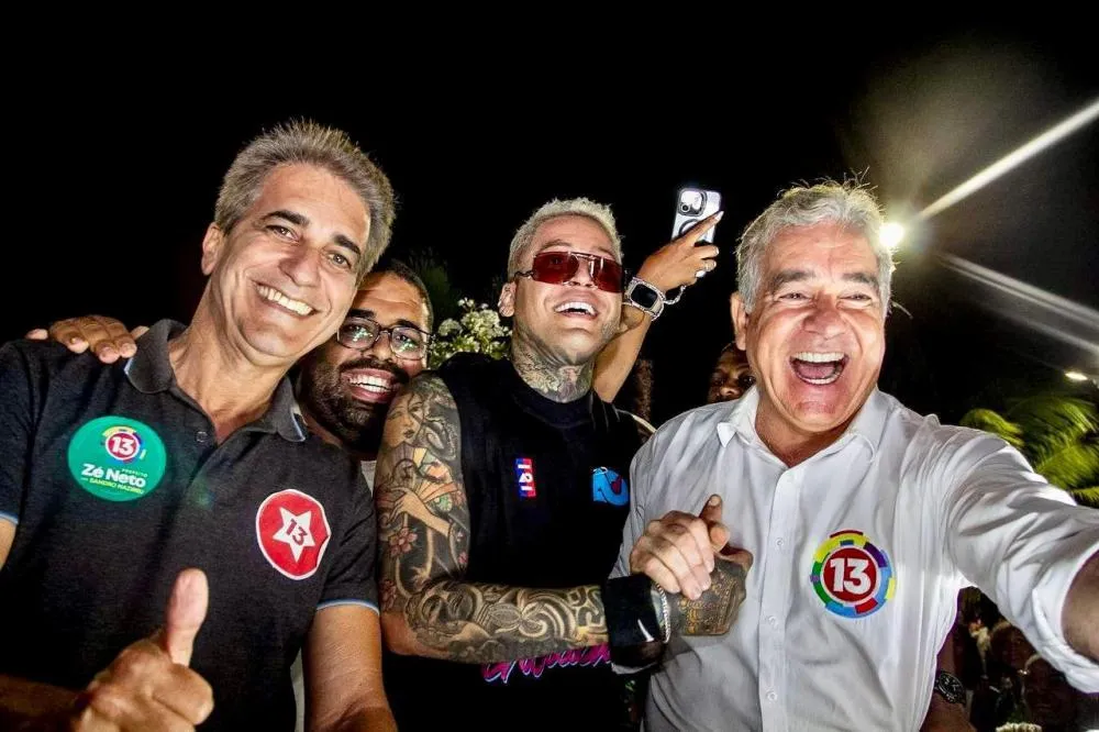 Na maior caminhada da história da Queimadinha, Kannário e Zé Neto arrastam multidão com panelaço da vitória 