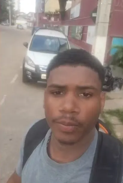 Família afirma que jovem esquartejado e deixado em carrinho de supermercado foi confundido com traficante