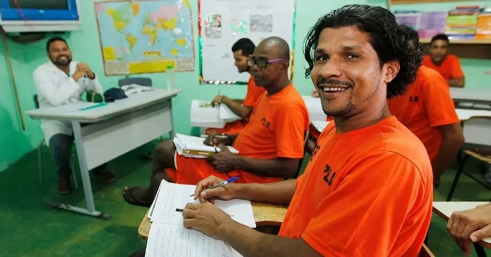 Deputada estadual propõe criação de “cotas” de emprego para presidiários e ex-detentos na Bahia